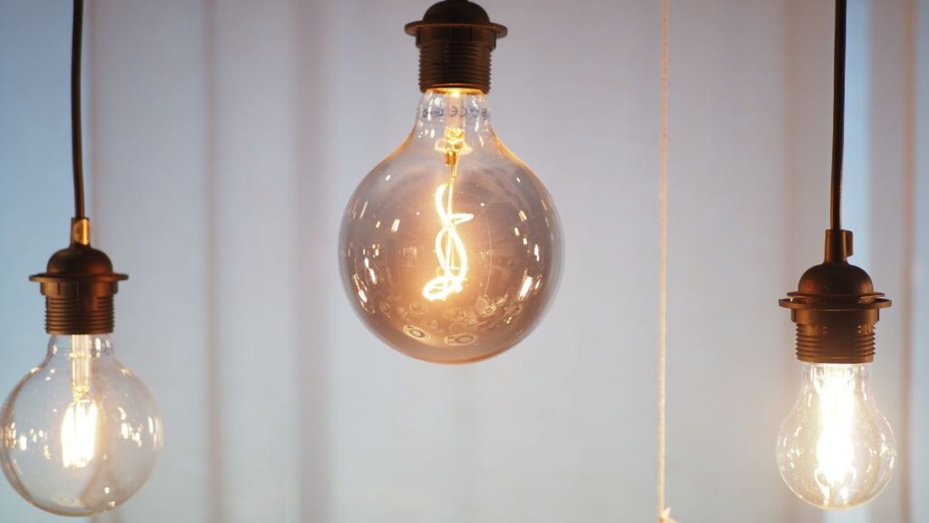 The price of electricity today, Monday, May 25, in the PVPC skyrockets and leaves 3 sections above 200 euros
