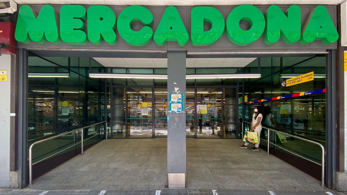 Mercadona says goodbye to the traditional fishmonger and the OCU clarifies how much the price of fish on a tray increases