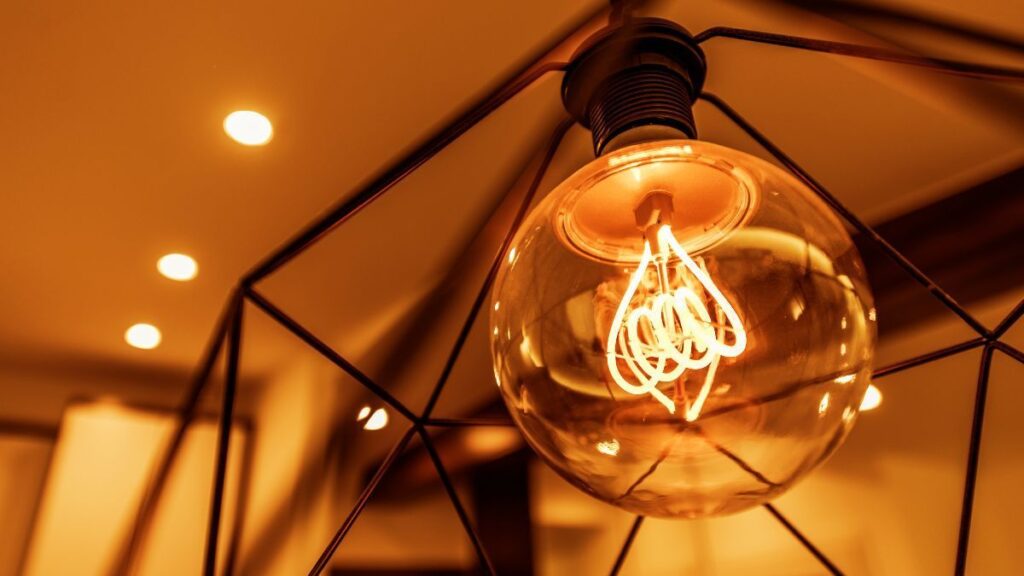 The price of electricity this Monday, May 25, rises although there will be 8 sections below 0 euros