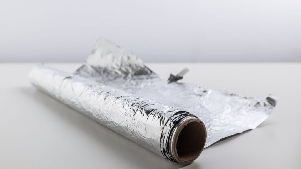 Architects recommend putting aluminum foil on the walls: “It is a little-known trick, but it is a clear sign of humidity"