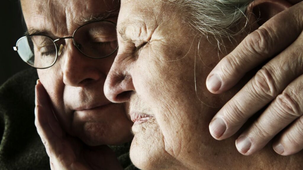 A 75-year-old retiree who has worked in the banking sector, desperate: “our two pensions add up to 3,500 euros but we have no savings and the situation is difficult”
