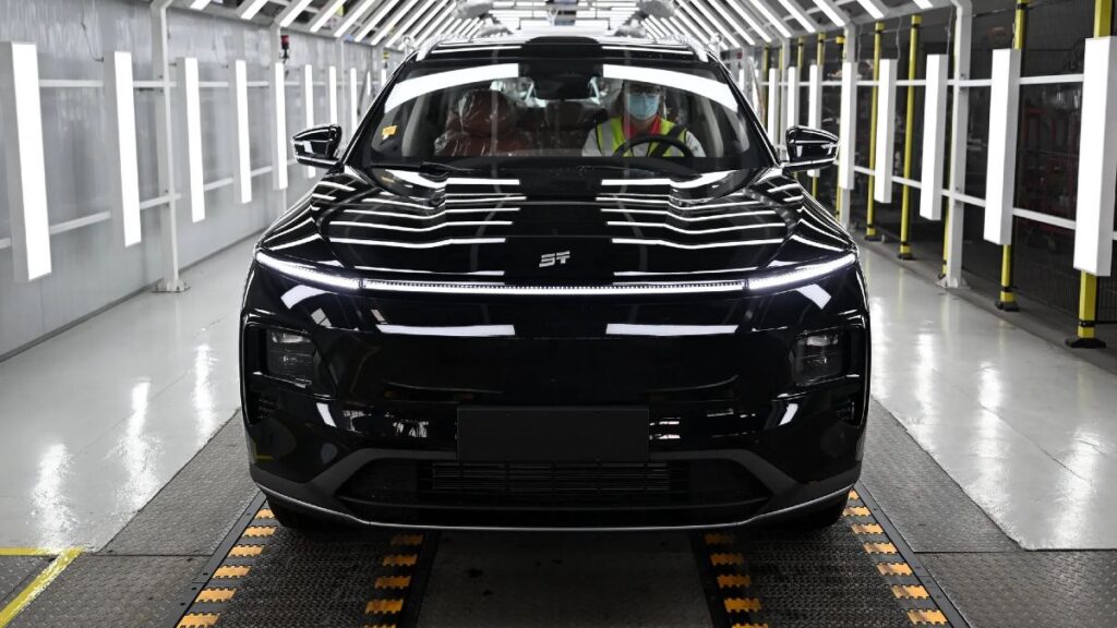 China is creating a disposable car: after 2 years it is garbage