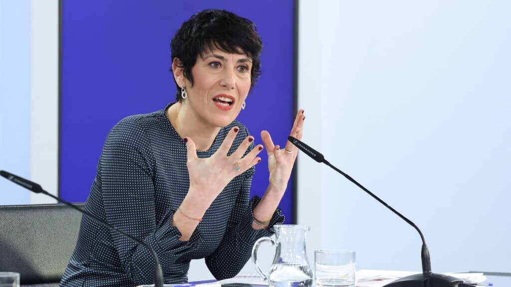 The Government pays the Minimum Living Income to people who live with their parents and earn less than 733 euros
