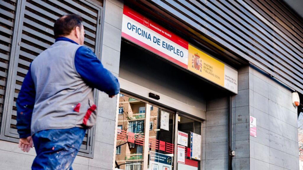 The SEPE claims 22,882 euros of unemployment benefits from a woman because she did not meet the requirements as she was receiving permanent disability: Justice says that she does not have to return them
