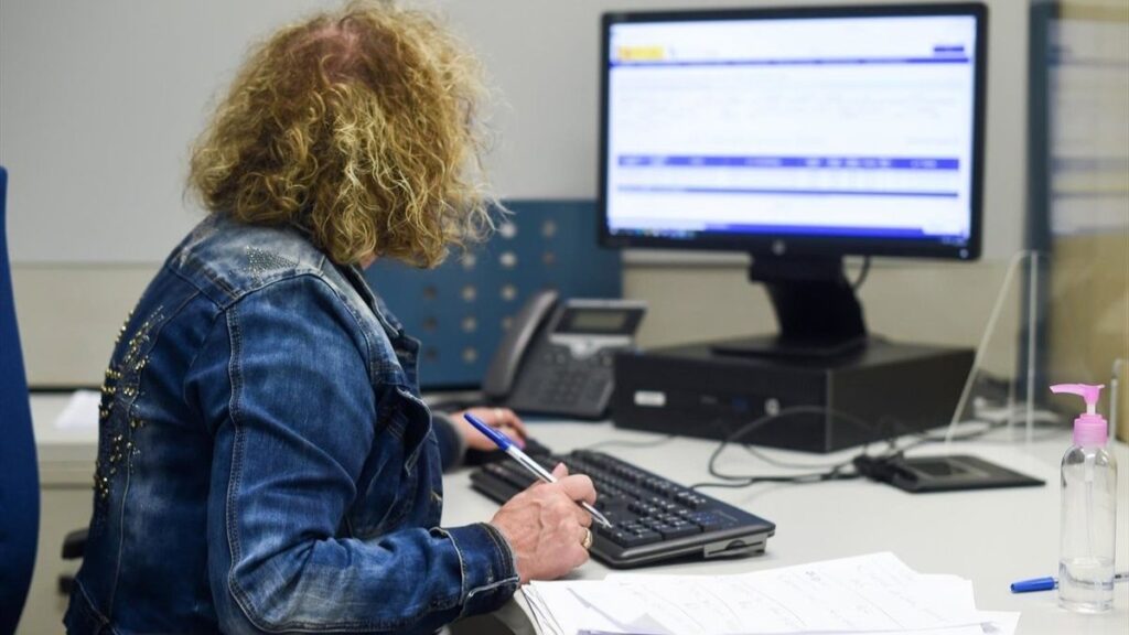 The Treasury notifies millions of taxpayers: this is the deadline to request a telephone appointment and submit the Income Tax