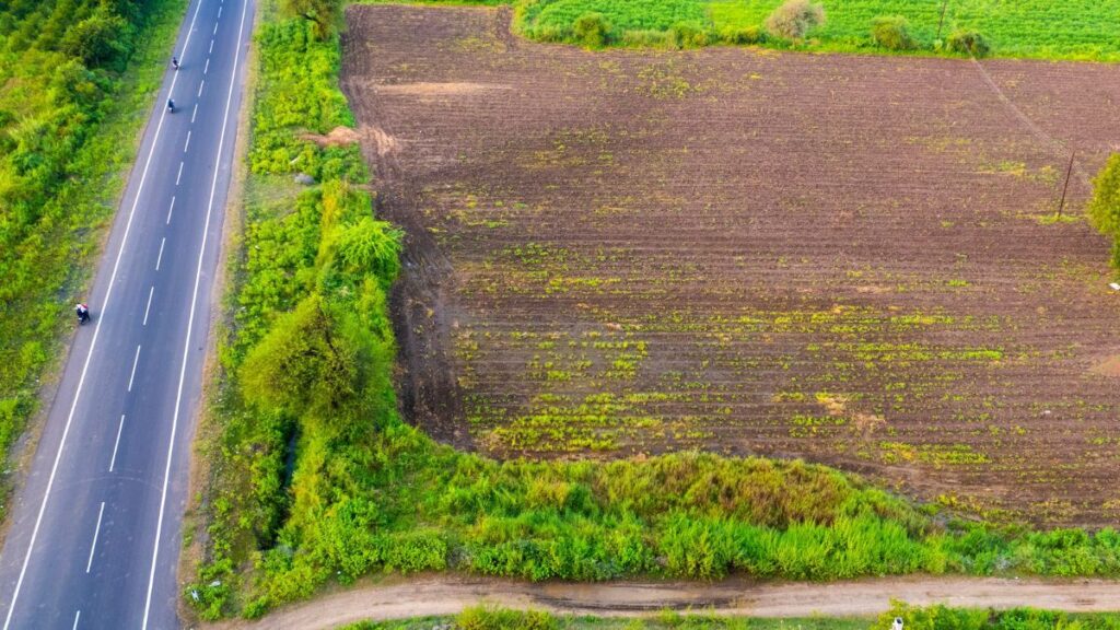They expropriate land to build a road and classify it as rustic instead of urbanized when calculating compensation: they will have to pay them 76,304 euros for misvaluing it