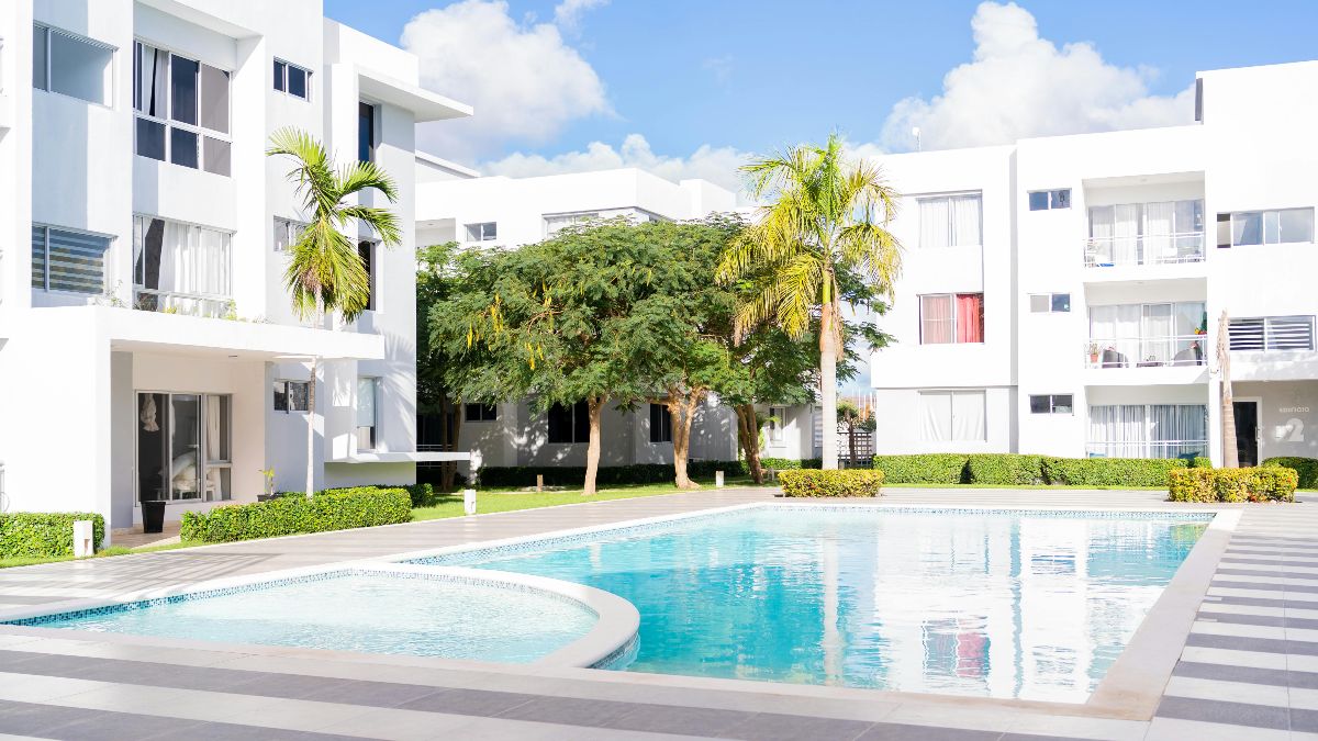 Official: The community of neighbors can prohibit the use of the pool to tenants who do not pay the fees