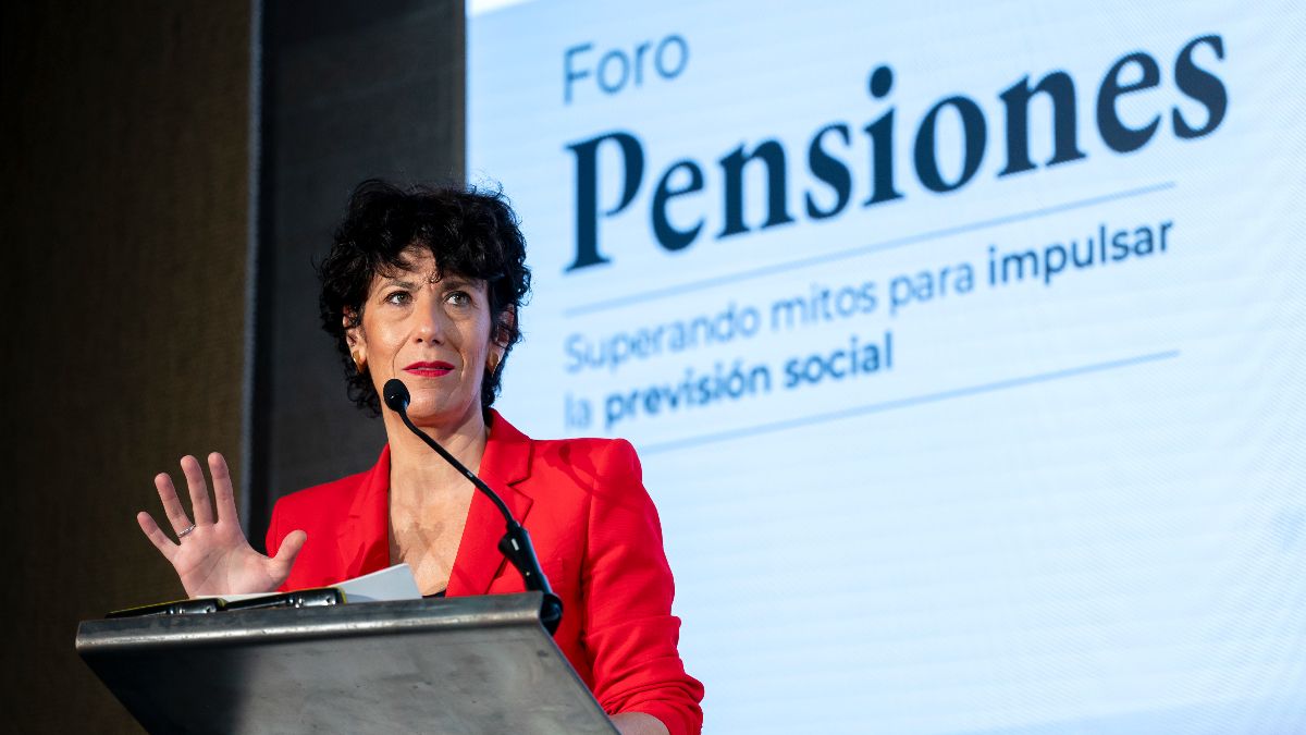 The Government will expand widow's pensions for common-law couples, improve aid for vulnerable families and benefits for temporary disability