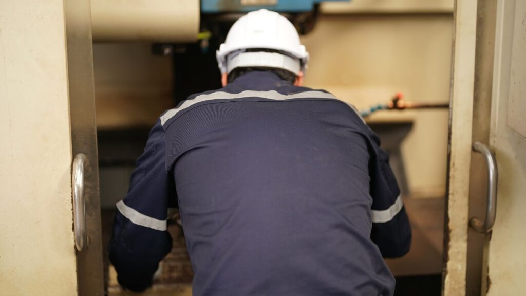 The INSS rejects the absolute permanent disability of a worker with cirrhosis and osteoarthritis who can barely sit down: justice does recognize it
