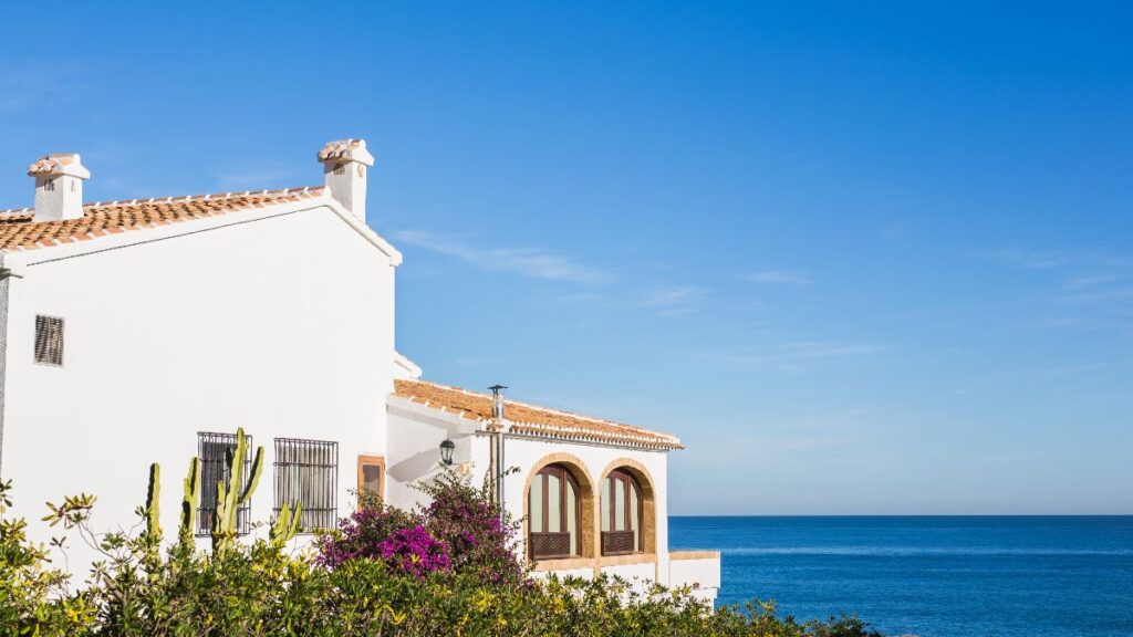 They build a house facing the sea and its neighbors lose 25% of the views: Justice orders it to be demolished and sets a fine of 300 euros for each day of delay