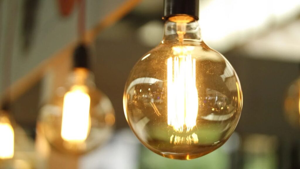 Price of electricity Monday, October 19: cheapest and most expensive hours