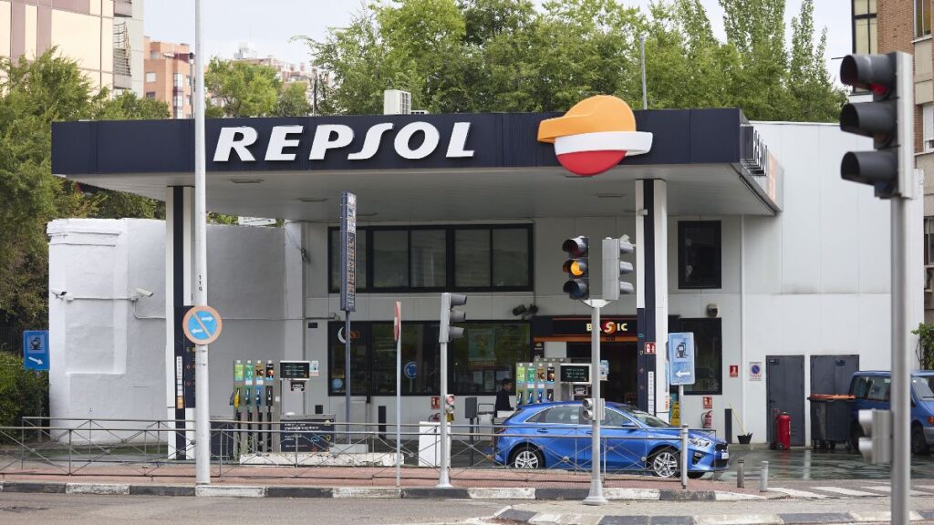 The price of gasoline remains the same with diesel at 1,889 euros: filling the tank costs more than 100 euros