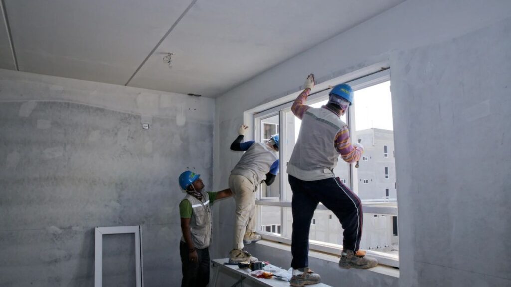 The Junta de Andalucía opens the deadline for aid to carry out work at home: up to 65% subsidy to change windows, put up awnings or improve insulation