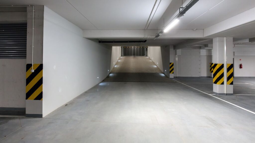 He buys a home without a parking space and sues his community of neighbors for prohibiting him from parking in the parking circulation areas: Justice agrees with the neighbors