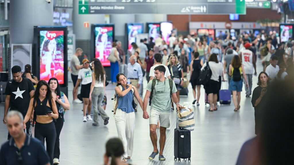 Young Spaniards can now request one of the almost 4,000 DiscoverEU vouchers to travel for free around Europe